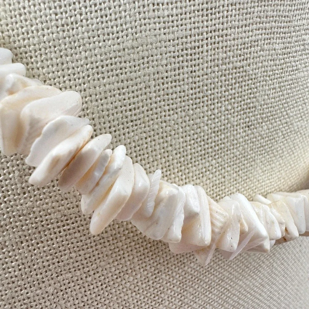 Vintage Off‎ White Shell Bead Choker Necklace Beachy Boho Surfer Retro Hawaiian